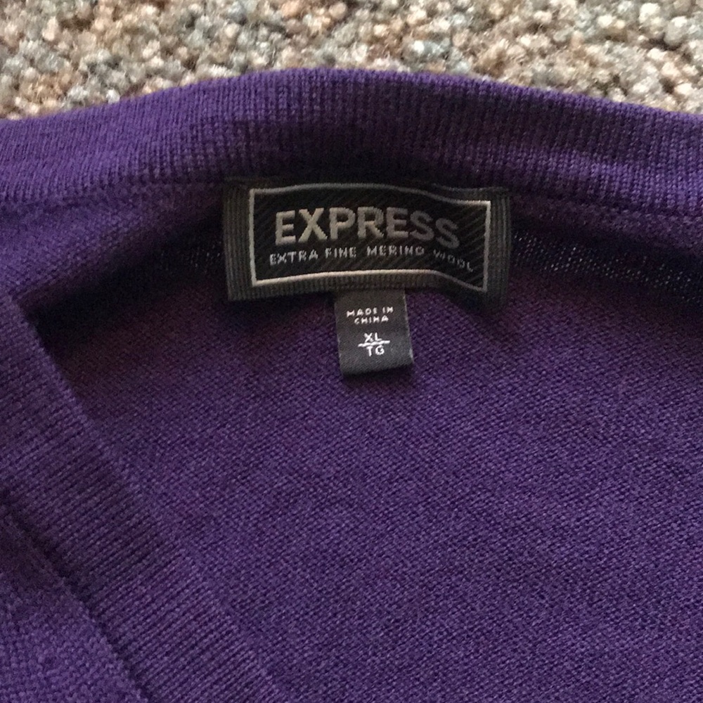 Express Sweater - Picture 2 of 3